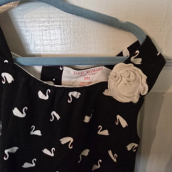 Isaac Mizrahi Black Dress with Swan Print Size 9M - Picture 3 of 3